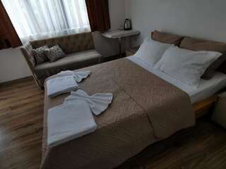 Отель My House Kurtoglu Кырджали Двухместный номер Делюкс с 1 кроватью или 2 отдельными кроватями и балконом-6