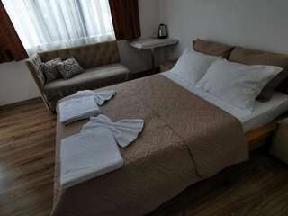 Отель My House Kurtoglu Кырджали Двухместный номер Делюкс с 1 кроватью или 2 отдельными кроватями и балконом-2